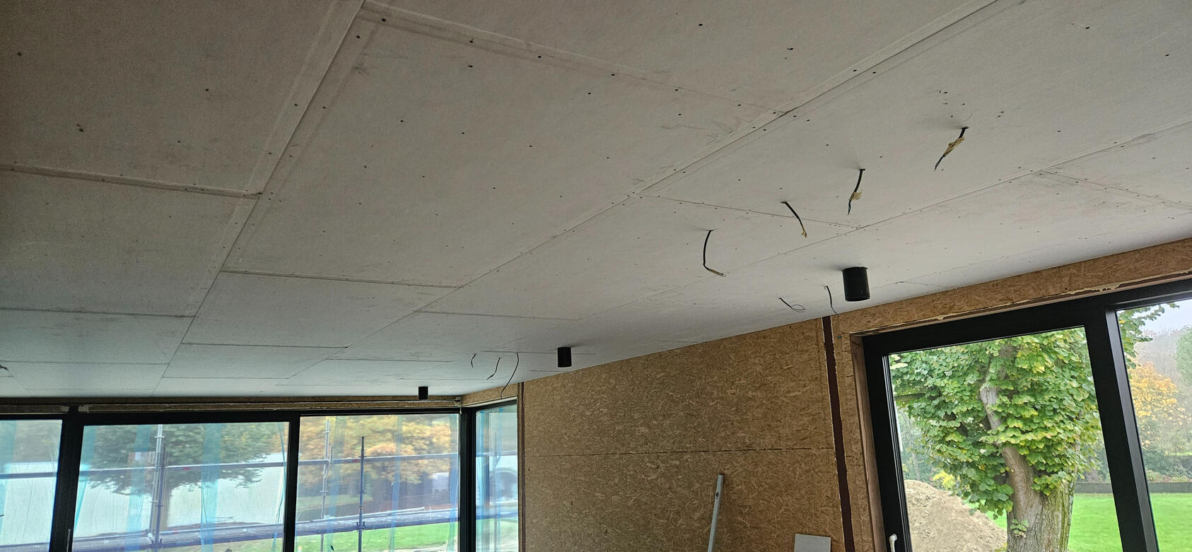 Groot recht plafond — S GYPFIX Ingelmunster Groot recht gipsplaten plafond afgewerkt in Ingelmunster - S GYPFIX